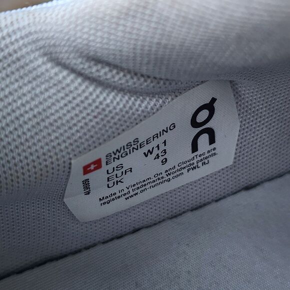 ON CLOUD THE ROGER - Womens Sneakers - SIZE 11 - Picture 9 of 9